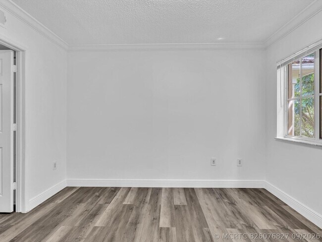 Building Photo - 2433 Centergate Dr