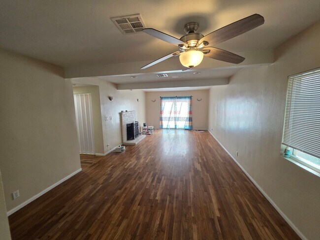 Building Photo - Beautiful 3-Bedroom, 3-Bath Home with Modern Comforts