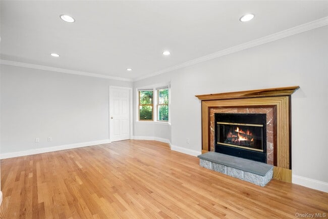 Building Photo - 528 N Wagner Ave