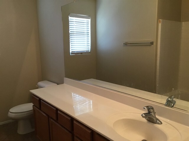 Building Photo - 6208 S 52nd Dr