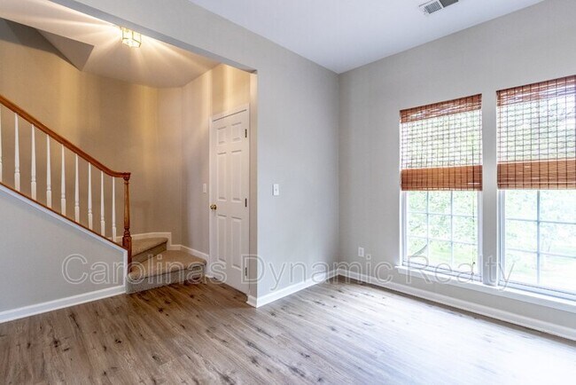 Building Photo - 9618 Blossom Hill Dr