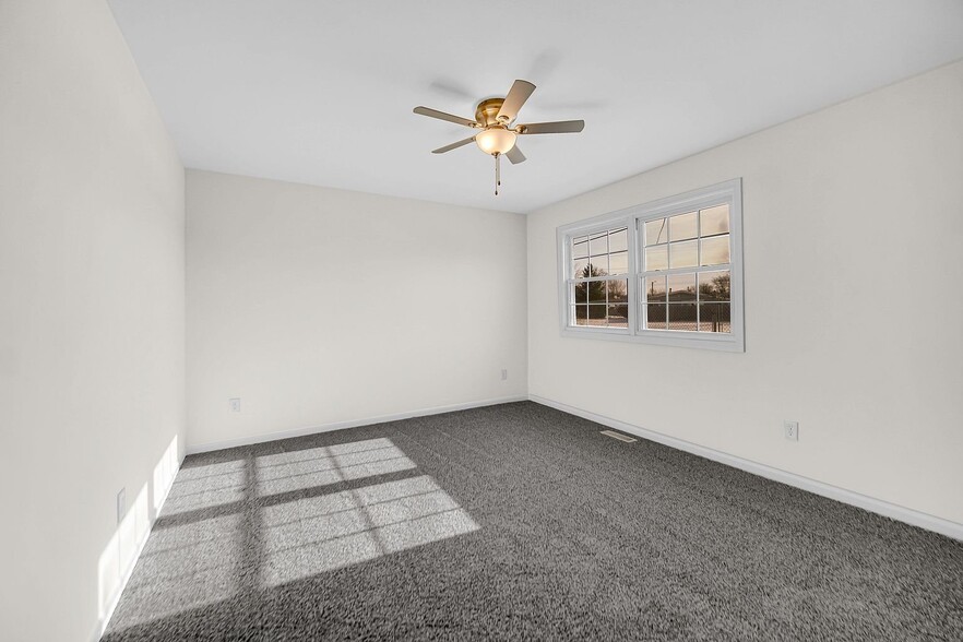 Building Photo - 368 Raven Ct