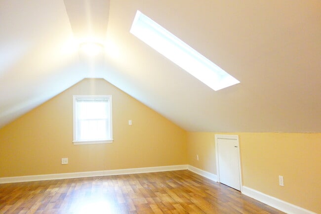 Building Photo - 8409 Greenwood Ave