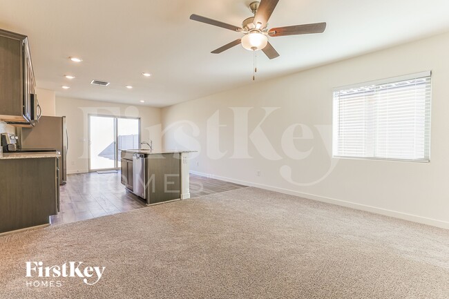 Building Photo - 1032 W 20th St