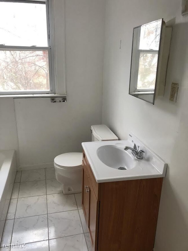 Building Photo - 3 br, 1 bath  - 99 Greenwich Ave 1
