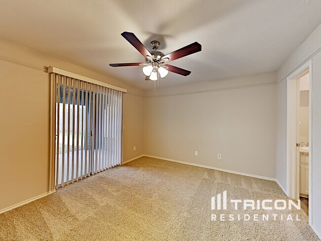 Building Photo - 335 Pin Oak Ln