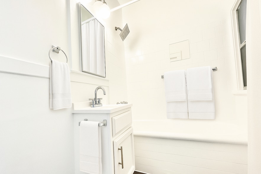 Building Photo - 913 Grattan St