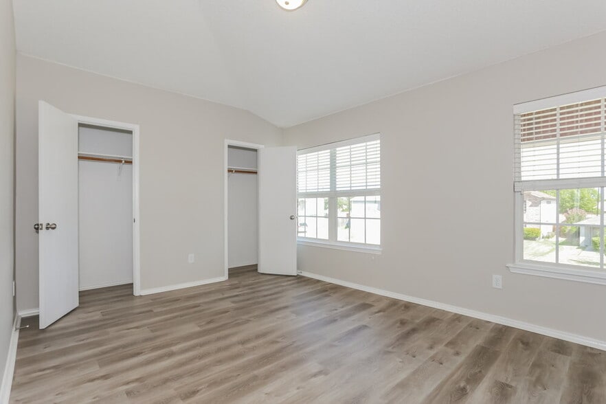 Building Photo - 7334 Tree Ridge Ct