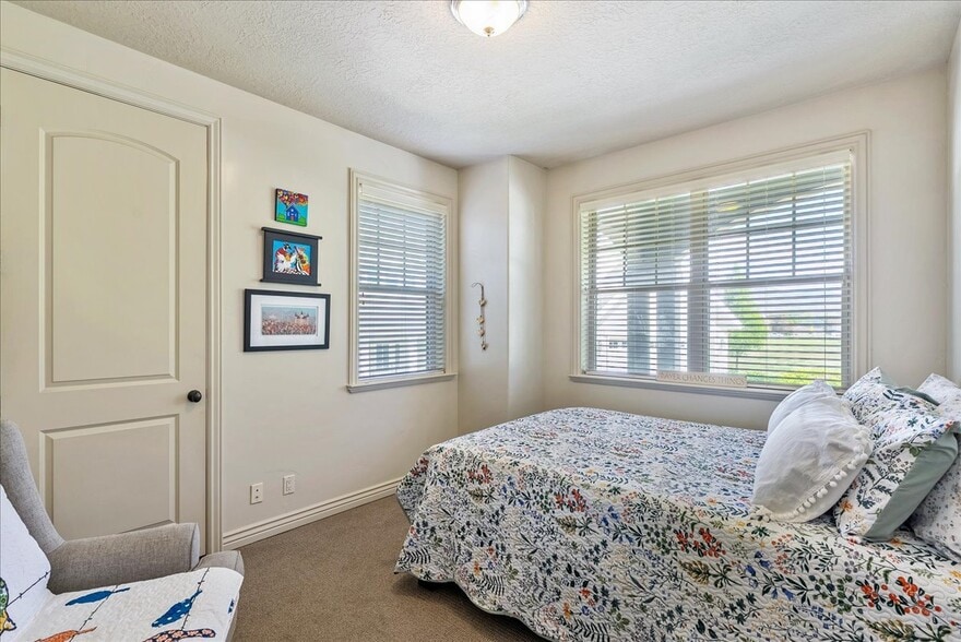 Building Photo - 1747 W Little Willow Cove