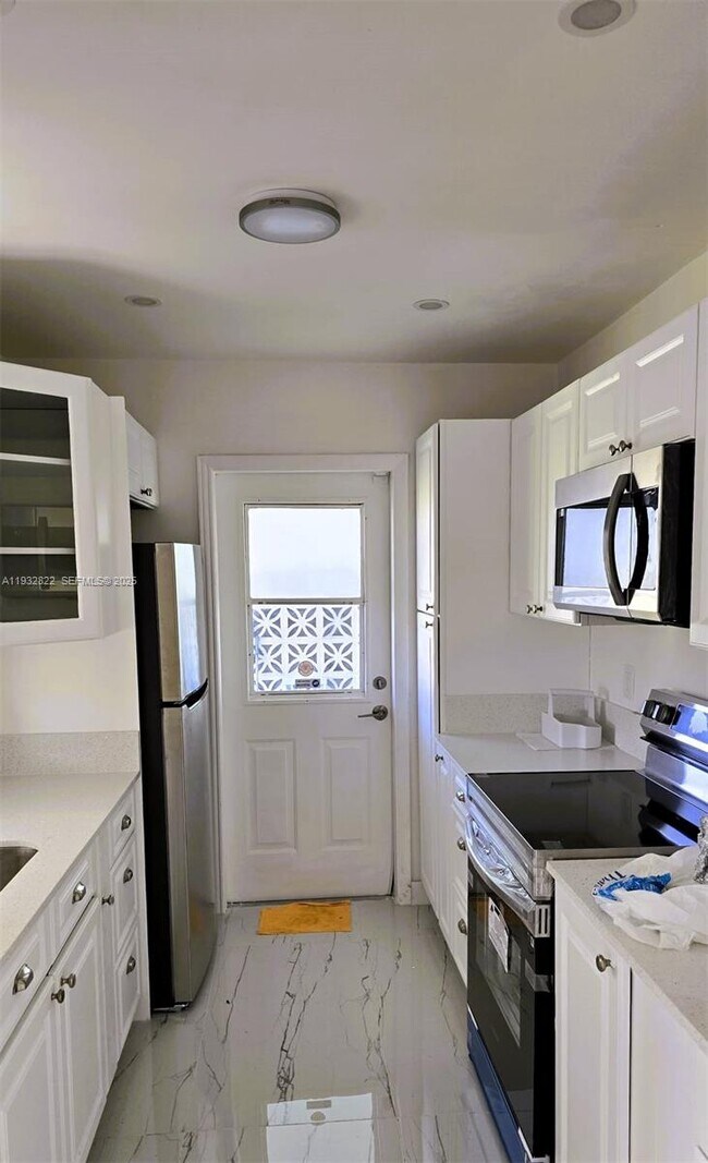 Building Photo - 22335 Montrose Ave