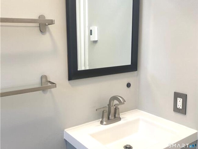 Building Photo - 1283 Hope St