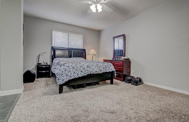 Building Photo - 2801 Norfolk Dr