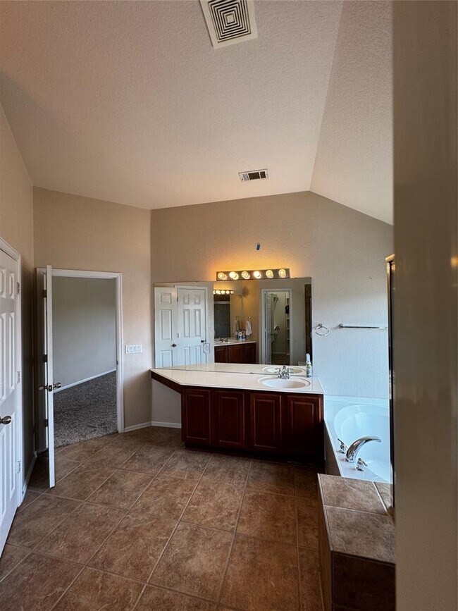 Building Photo - 301 Winecup Way