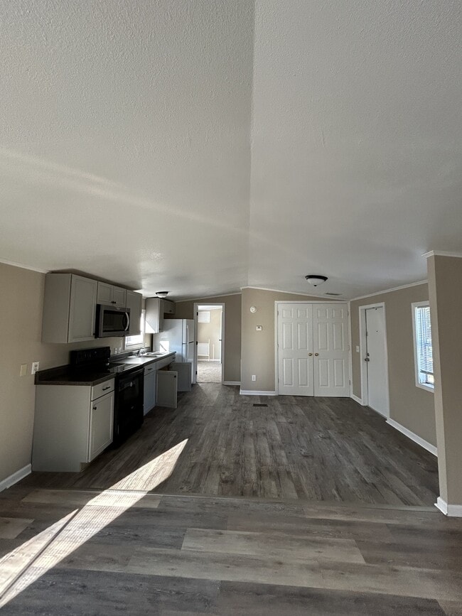 Building Photo - 526 Chris St