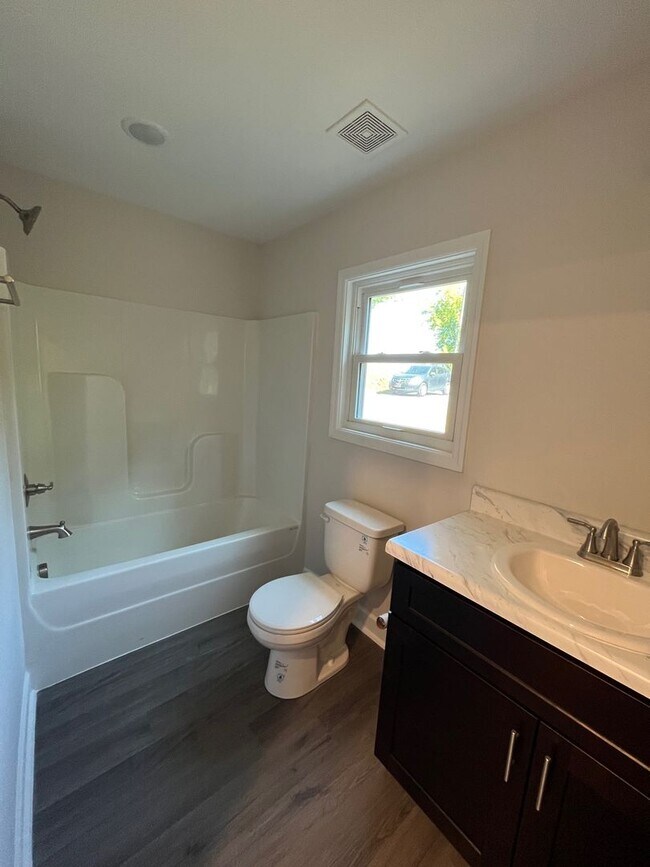 Building Photo - Private Wooded Views - Move-In Ready!