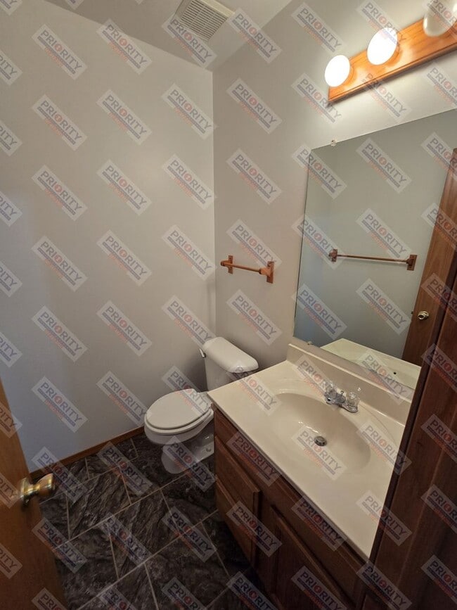 Building Photo - Single Family Home with 4 Bedrooms