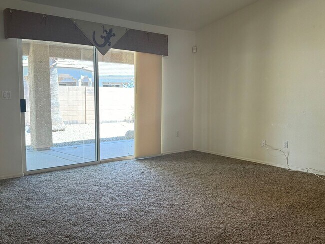Building Photo - Rental