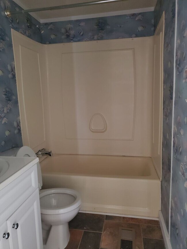 Building Photo - Ready to Move in