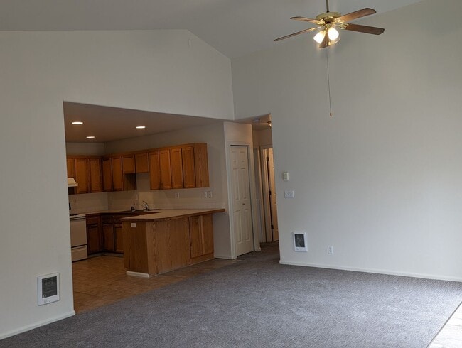 Building Photo - 2-Bedroom, 1-Bath Duplex In Thurston Area of Springfield!