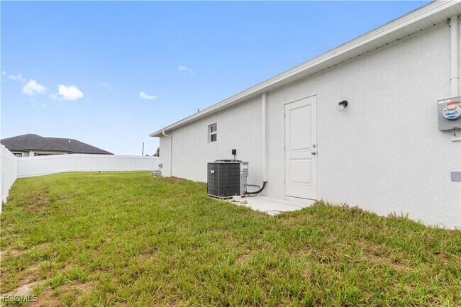 Building Photo - 8022 Melody Cir