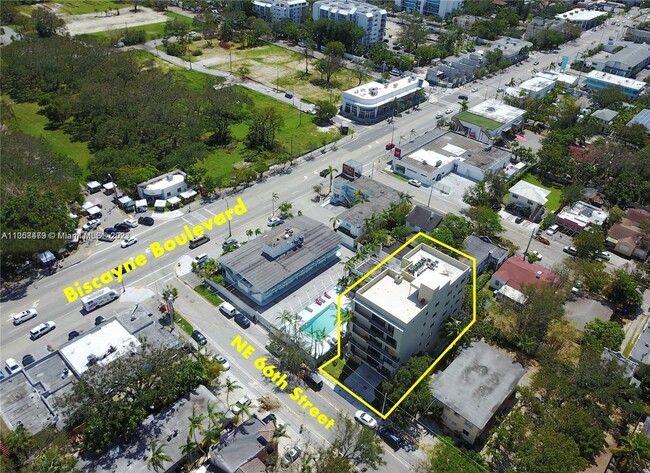 Building Photo - 568 NE 66th St