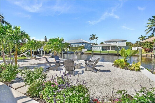 Building Photo - 1425 SW Egret Way