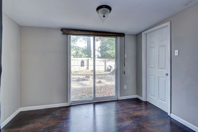 Building Photo - Charming Rental Home in Hampton!