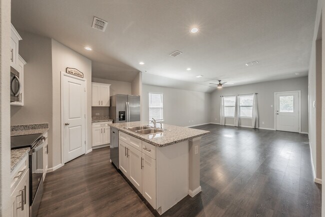 Building Photo - 1385 Dillard Creek Dr