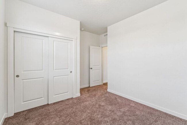 Building Photo - 7877 E Beaufort St