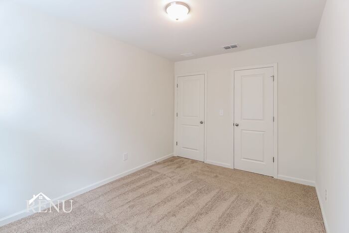 Building Photo - 3057 Lexington Terrace