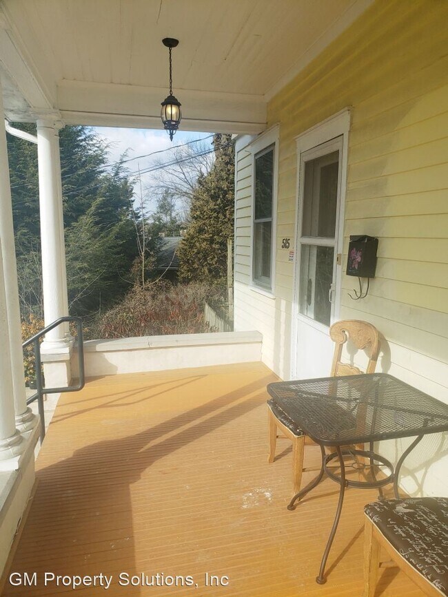 Building Photo - 3 br, 1.5 bath House - 515 S Spruce Street