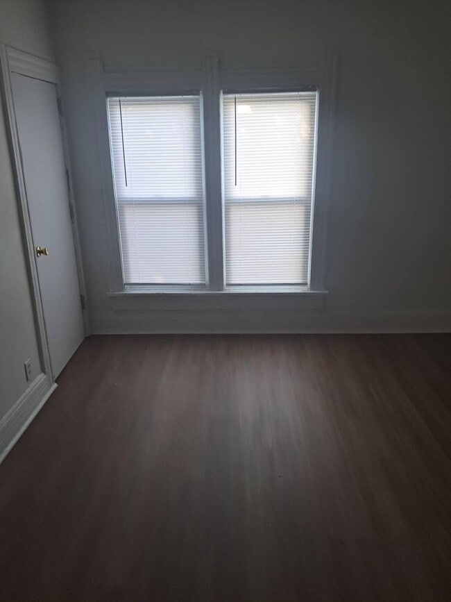 Building Photo - 1126S32ndJ