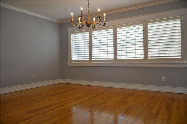 Building Photo - 3012 W Fair Oaks Ave