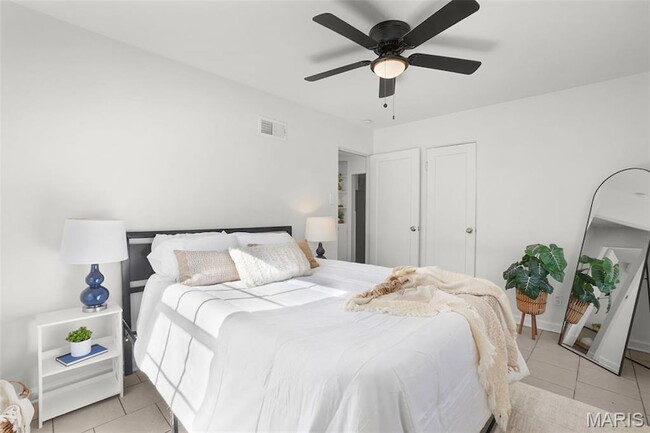 Building Photo - 9845 Dennis Dr