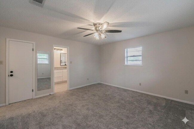 Building Photo - 6248 Trail Lake Dr