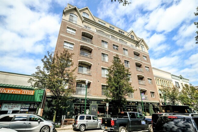 Building Photo - 543 Main St