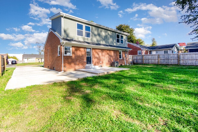 Building Photo - 358 Sheridan Dr