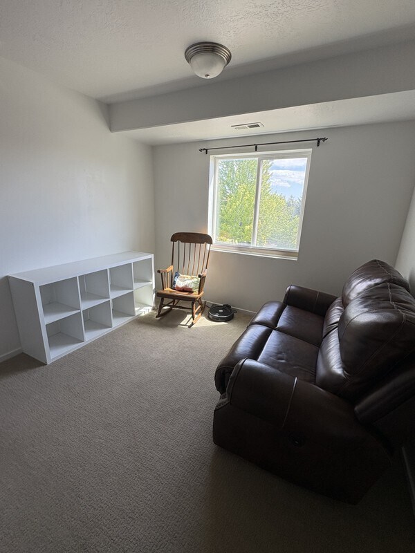 Building Photo - 9582 N Deerfield Ln