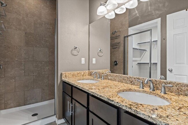 Building Photo - 2947 Moss St