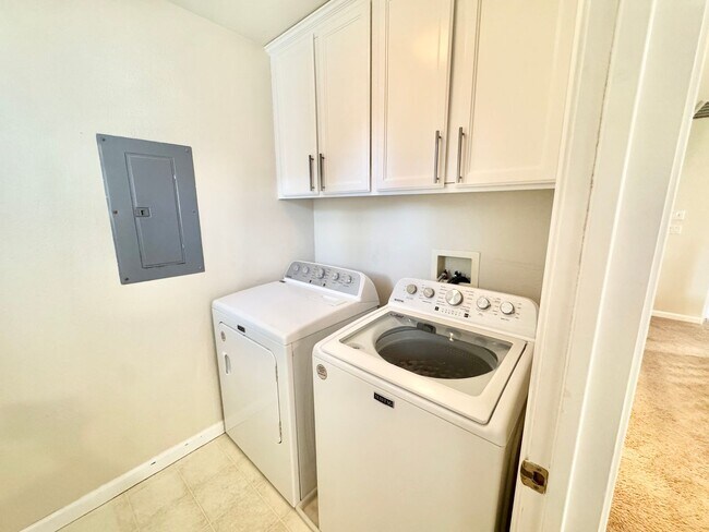 Building Photo - Beautiful 5 bed 3 bath Home in Wildhorse