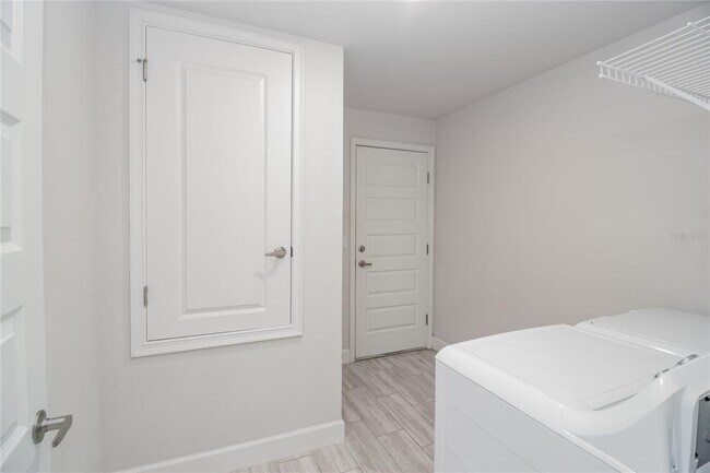 Building Photo - 4903 Vue Delac Pass