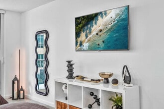 Building Photo - 1 SE 12th St