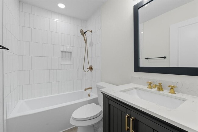 Building Photo - 5113 Loyola Ln