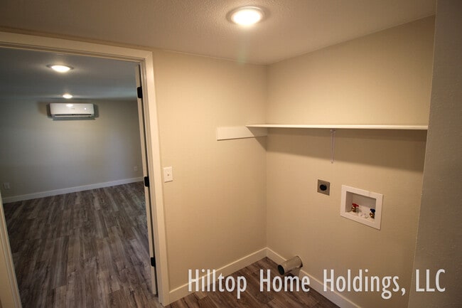 Building Photo - 70 Hilltop Rd