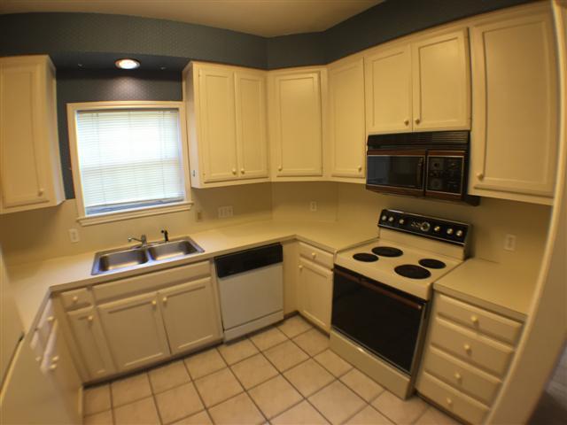 Building Photo - 2100 San Gabriel St