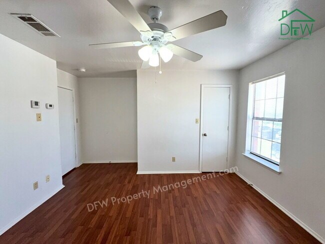 Building Photo - 2-Bed, 1.5-Bath Townhome in Celina ISD