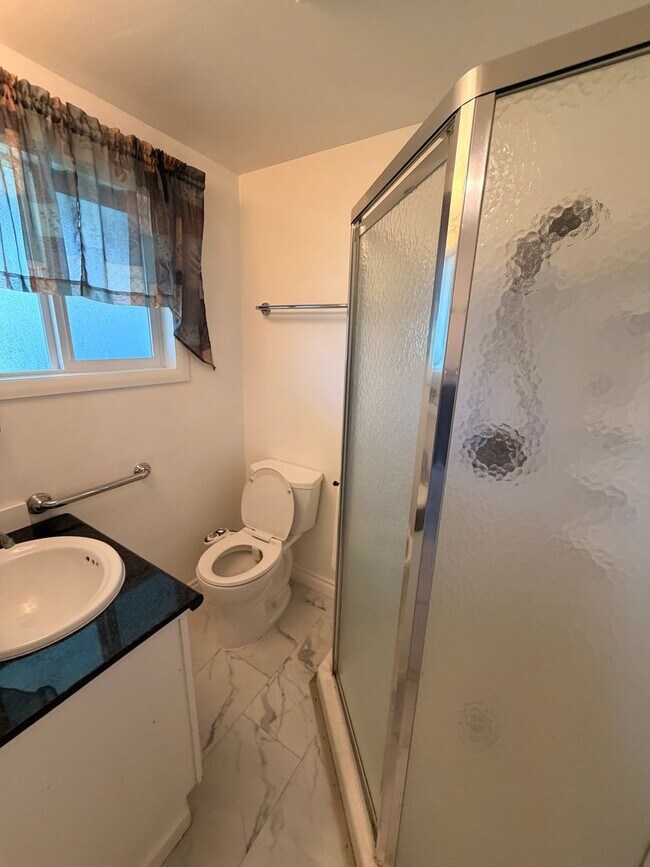 Building Photo - 4-Bedroom 4-Bathroom home with attached Studio apartment