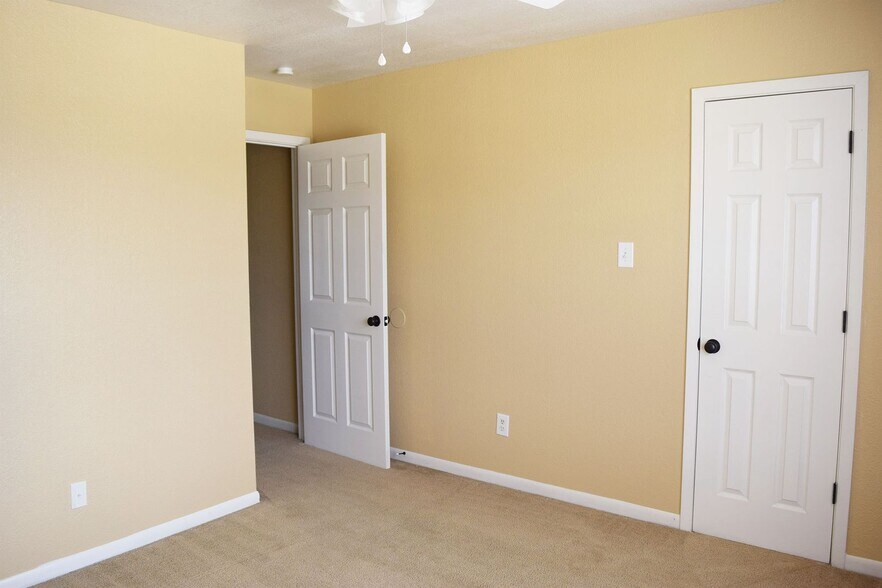 Building Photo - 1210 Monroe Loop