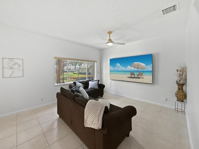 Building Photo - 4866 SW 32nd Terrace