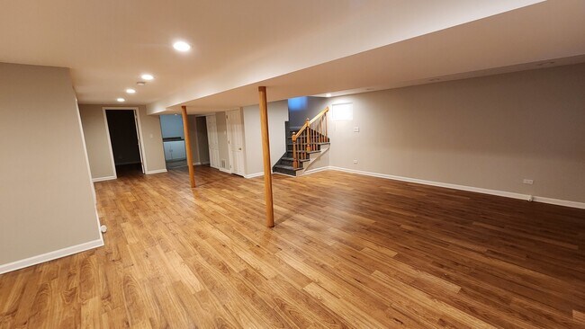 Building Photo - 1206 Lynn Terrace